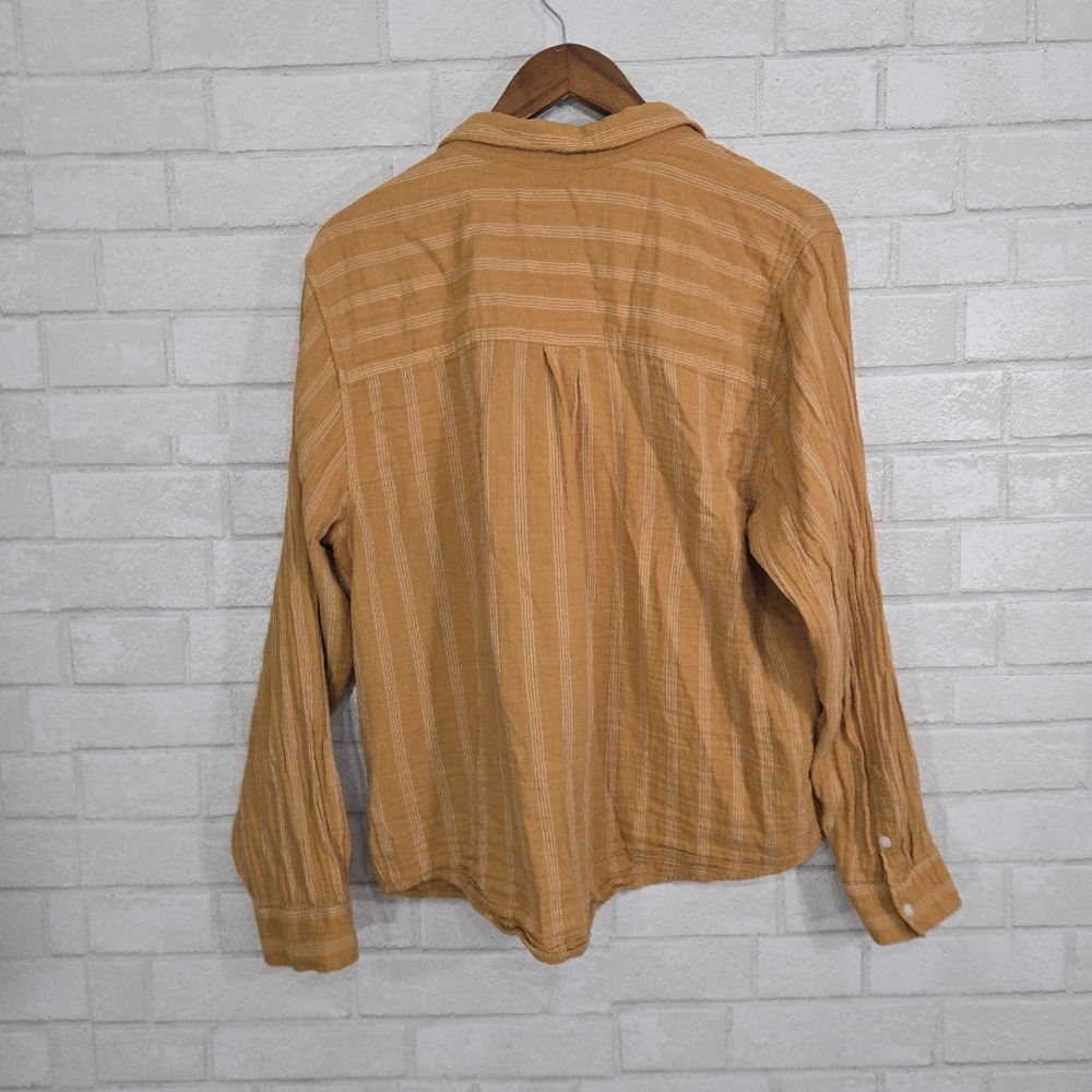 Universal Thread button down top - Picture 12 of 12